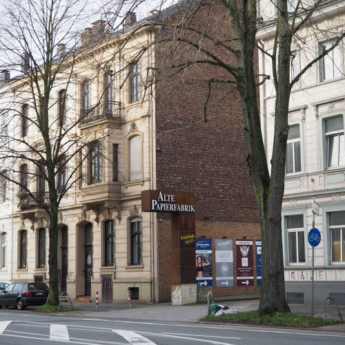 Die westliche Friedrich-Ebert-Straße  – eine museale Verkehrsader